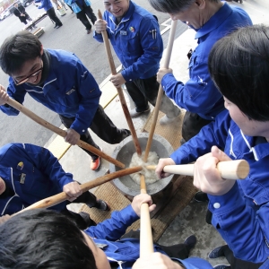 年末恒例の餅つき大会を開催しました(2019年)